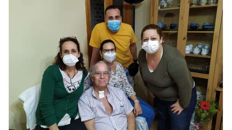 Eustaquio Quintero, feliz entre los suyos tras vencer al coronavirus (Foto Web RTVC)
